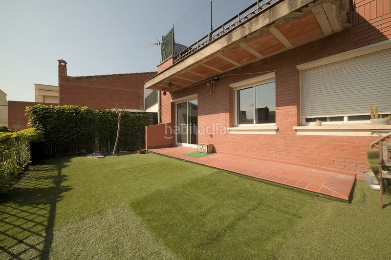 Foto e29e3f7b-ae5a-47c7-ae0d-18e1f4f473c8. Casa adossada amb xemeneia calefacció aparcament a Terrassa