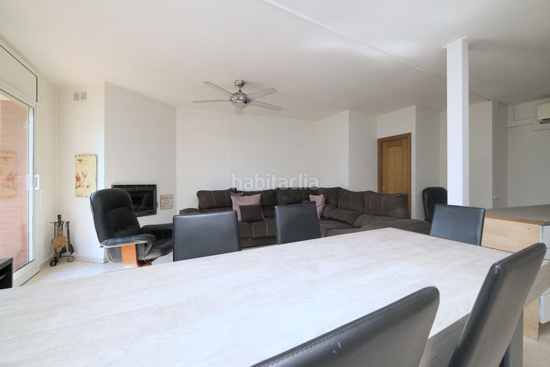 Foto e80ddb17-3aab-4df5-a272-59b1a2ae8064. Casa adossada amb xemeneia calefacció aparcament a Terrassa