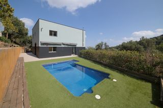 Chalet  Carrer del raval de roca bruna. La casa dels teus somnis amb piscina i gran parcela a les pedrit