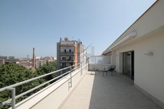 tic  Carrer d'arqumedes. Con terraza