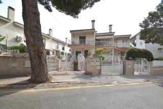 Casa adossada a Can Toni. Vive la costa en esta encantadora casa adosada en cunit, a 8 min