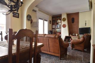 Casa adossada a Sant Joan. Casa en venta en el centro de vilanova