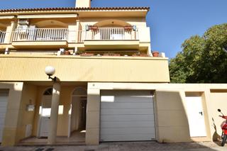 Location Maison à Sant Joan. Casa de alquiler con gran patio y garaje.