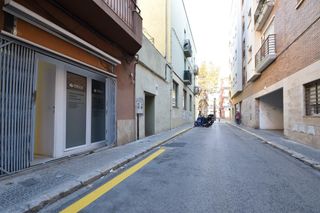 Business premise in Carrer anselm clave 4-10. Local comercial en venta al lado de rambla de la pau