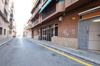 Geschäftsraum in Carrer anselm clave 4-10. Local comercial en venta al lado de rambla de la pau