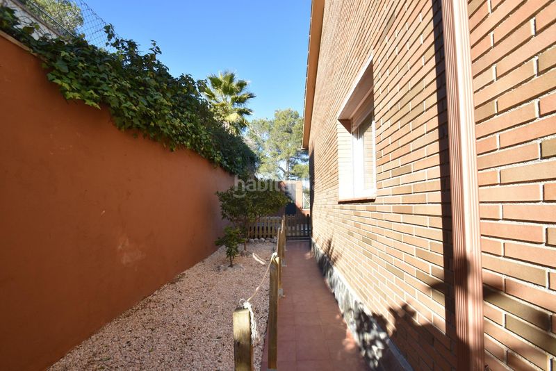 Foto 3e27749f-47b9-4814-9ae5-36aea25bf9fe. Casa amb aparcament piscina a Canyelles