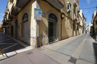 Miete Geschäftsraum in Calle captuxins 11. Local comercial esquinero en caputxins