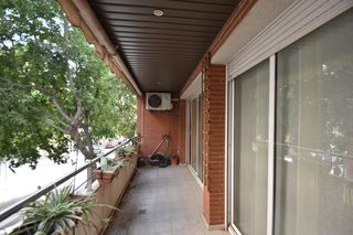 Etagenwohnung in Centrevila. Luz natural todo el d�a, 4 habitaciones y parking en la fisa la