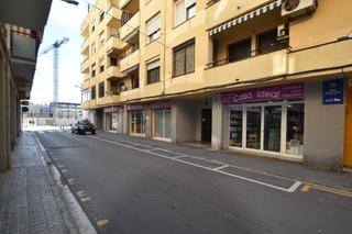 Local commercial à La Geltrú-Sant Jordi. Local comercial en venta con inquilino ideal inversores