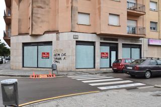 Lloguer Local Comercial a Centre Vila. Local esquinero a tres bandas en alquiler