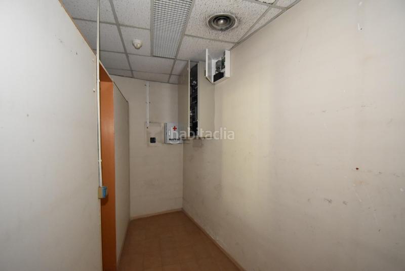 Foto 0a5b7cba-9ccd-4456-816d-a7800adda39b. Alquiler local comercial en calle casernes 34 local esquinero en alquiler, gran fachada en Vilanova i la Geltrú