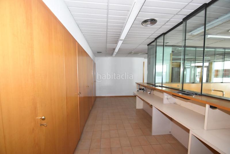 Foto 7dc81efe-4f7f-4959-8c8e-5f960818da96. Alquiler local comercial en calle casernes 34 local esquinero en alquiler, gran fachada en Vilanova i la Geltrú