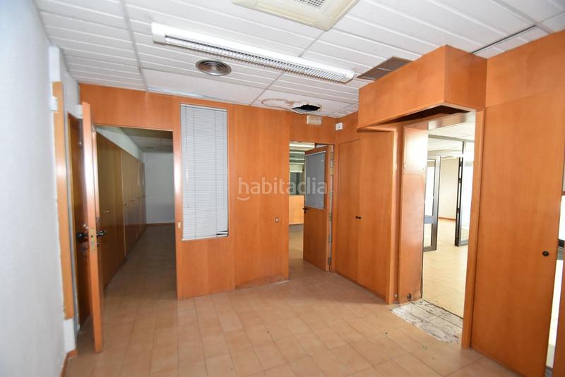 Foto 8f74ca3b-6d06-41a4-af6c-966568172007. Alquiler local comercial en calle casernes 34 local esquinero en alquiler, gran fachada en Vilanova i la Geltrú