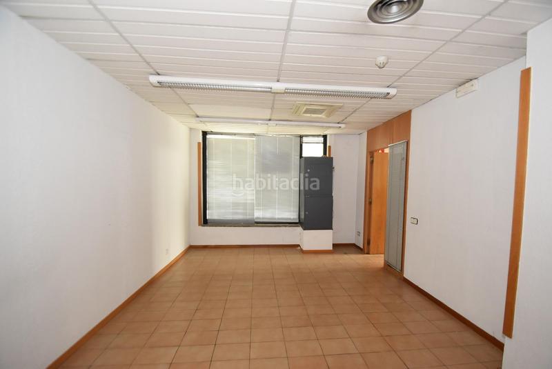 Foto 9020e8d1-c600-4790-b79b-e1f66c0f62a3. Alquiler local comercial en calle casernes 34 local esquinero en alquiler, gran fachada en Vilanova i la Geltrú