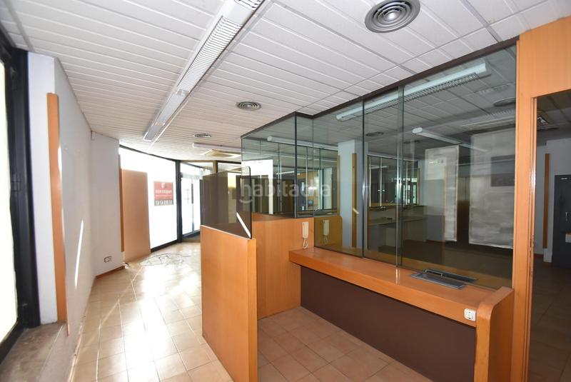 Foto ad19cecc-b1b7-4559-82e1-9f8f547ec5bd. Alquiler local comercial en calle casernes 34 local esquinero en alquiler, gran fachada en Vilanova i la Geltrú