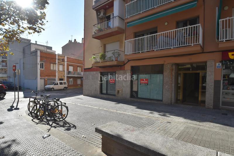 Foto d1a0b53e-7526-458c-b133-5ba2cd75fa23. Alquiler local comercial en calle casernes 34 local esquinero en alquiler, gran fachada en Vilanova i la Geltrú