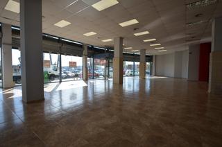 Lloguer Local Comercial a Avenida europa 60. Local de alquiler muy comercial ubicado en zona vip