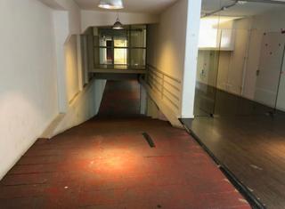 Location Local commercial dans La Salut. Local en alquiler en camlies 23