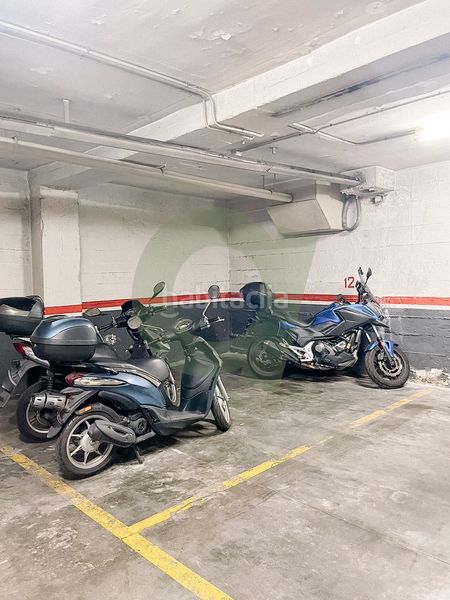 Foto c2ff27a2-bed0-4580-88b1-e88327cb3f49. Aparcament cotxe a La Salut Barcelona