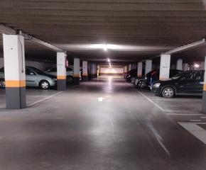 Aparcament cotxe a Avenida de la paz 23. Plaza de garaje en avenida de la paz