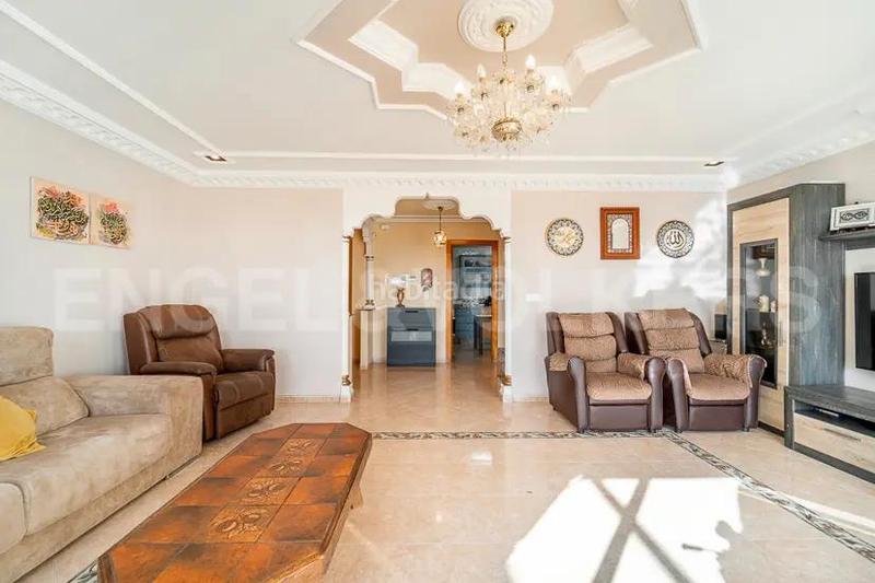 Foto 94d7abd2-e385-484a-9ebc-510ae7438a18. Casa en calle topacio 30 exelente chalet benalmadena con vistas al mar en Benalmádena