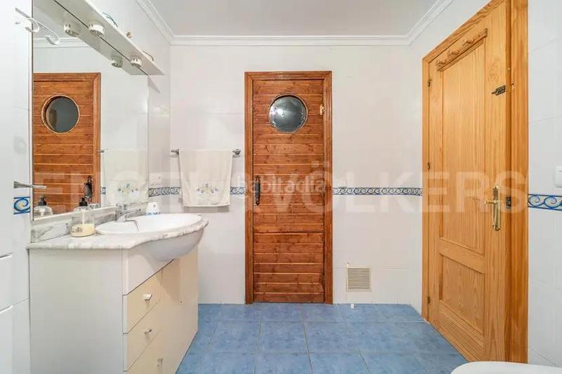 Foto a817442c-6fd3-4186-820d-3edf93bc4a0d. Casa en calle topacio 30 exelente chalet benalmadena con vistas al mar en Benalmádena