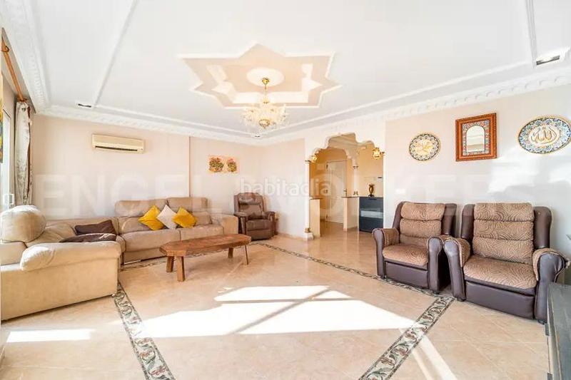 Foto b9a04964-c09e-4eff-b3c0-f397f3455dfb. Casa en calle topacio 30 exelente chalet benalmadena con vistas al mar en Benalmádena