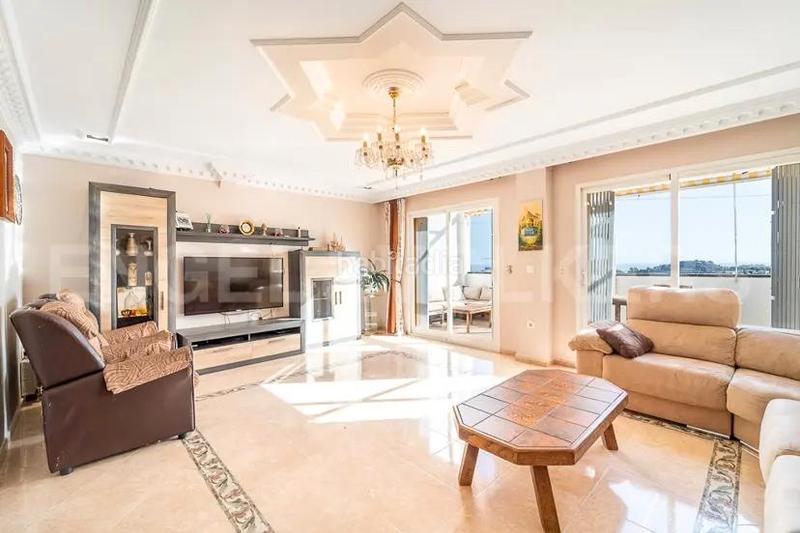 Foto db86148c-7215-4f5b-92cd-43e1baebcb4b. Casa en calle topacio 30 exelente chalet benalmadena con vistas al mar en Benalmádena