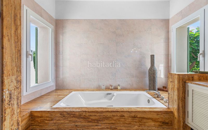Foto 441f23ac-2574-4ab7-8e76-cab80d1a56e0. Masía chalet familiar de una sola planta con zona exterior bien cuidada en santa ponsa en Calvià