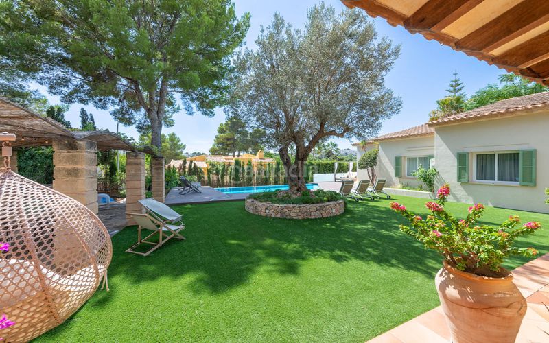 Foto a5feb97f-7e1f-4f62-9100-a3109c515cd1. Masía chalet familiar de una sola planta con zona exterior bien cuidada en santa ponsa en Calvià