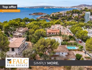 Terreno residencial en Portals Nous. Atractiva parcela edificable con vistas al mar con licencia y pr