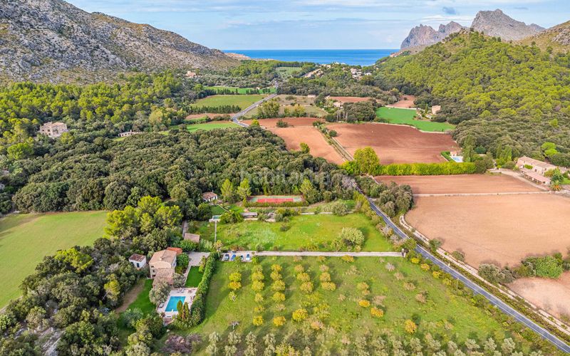 Foto bca67b59-b24a-4849-851f-31d178999ded. Masia amb piscina a Pollença poble Pollença