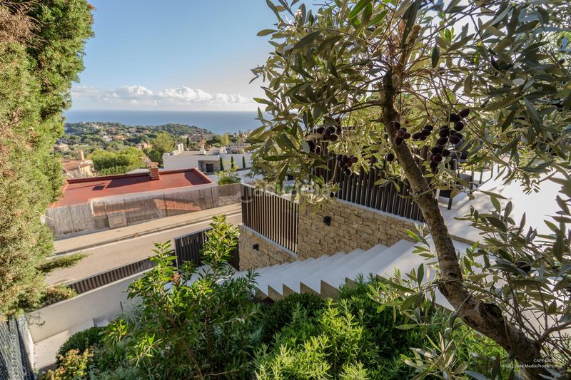 Foto b3ee3e47-c127-493f-aa5b-650cbdf3e9c8. Casa amb aparcament piscina a Roca Grossa Lloret de Mar