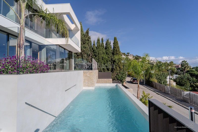 Foto f0c955d7-a40b-4eba-965c-4e7176dff289. Casa amb aparcament piscina a Roca Grossa Lloret de Mar