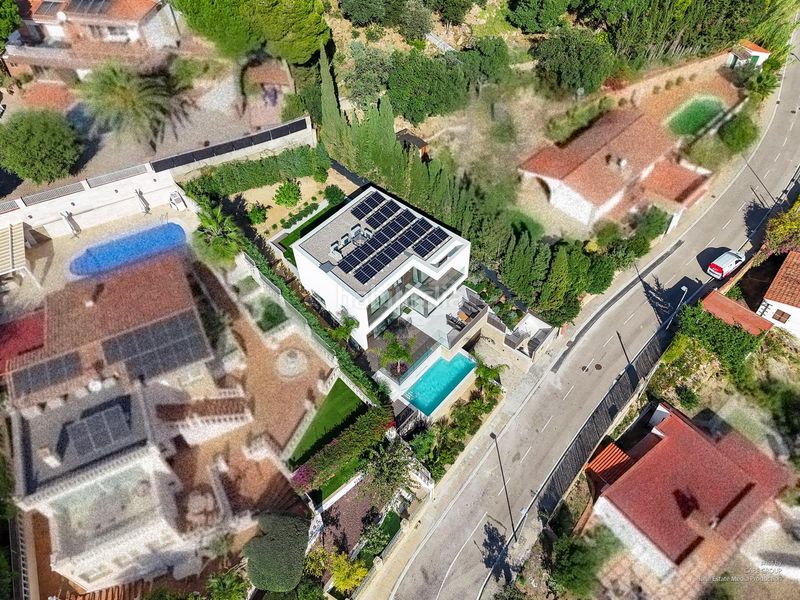 Foto f3ce4c92-f0ca-4c0a-8114-5e4d57872a4a. Casa amb aparcament piscina a Roca Grossa Lloret de Mar