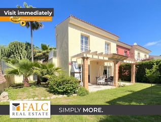 House in Cala Murada. Encantador adosado moderno con licencia etv y jardín privado en