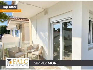 Apartament a Les Maravelles. Apartamento moderno con terraza cerca del mar