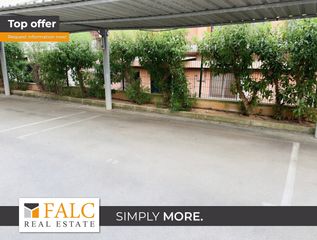 Parking voiture à Les Maravelles. Plaza de aparcamiento segura y cómoda en una ubicación atractiva