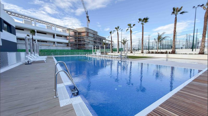 Foto b94d0cf5-bd13-45b5-ae2f-63ec57ad3832. Casa amb aparcament piscina a Centro - Muelle Pesquero Torrevieja