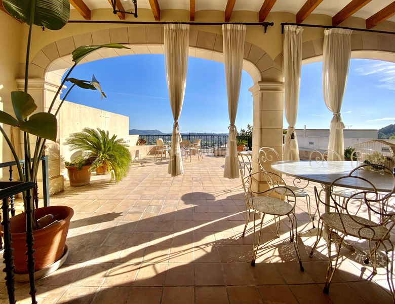 Foto a92d3d0f-5b5c-4084-b6e0-0631b800eff6. Casa adossada amb piscina a Selva