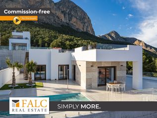 Casa in Casco urbano. Villa exclusiva con solárium panorámico y un amplio jardín