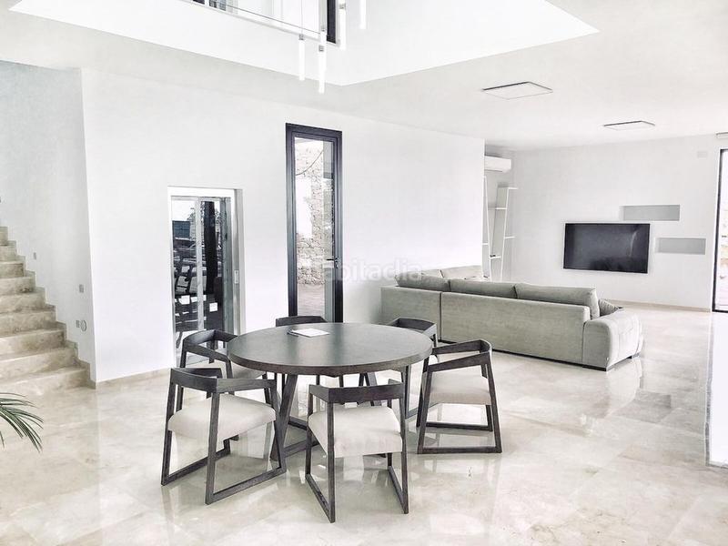 Foto fbaf303f-f6a7-46fb-a666-c7b23fd97bb6. Maison dans Barrio de Campanar Valencia