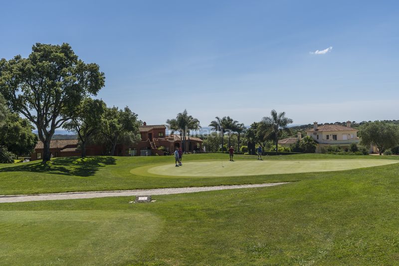 Foto 18dcb469-df80-4618-b298-49599e0b93d3. Apartament amb calefacció aparcament piscina a Sotogrande alto Sotogrande