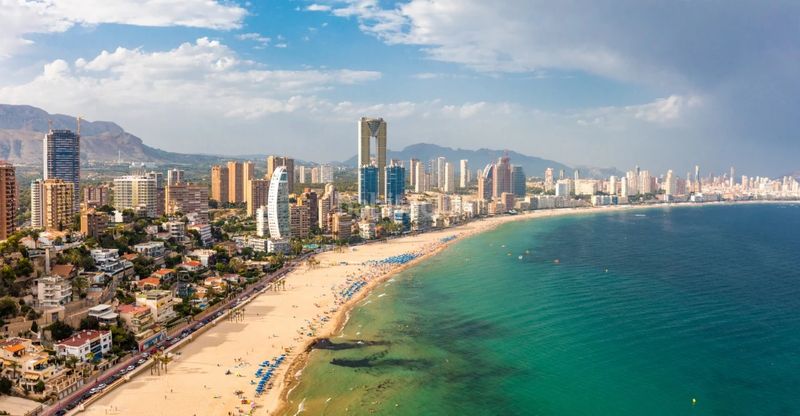 Foto 9b26a6de-aa6d-4a9d-8fbc-96a742600df3. Apartament amb aparcament piscina a Playa Poniente Benidorm