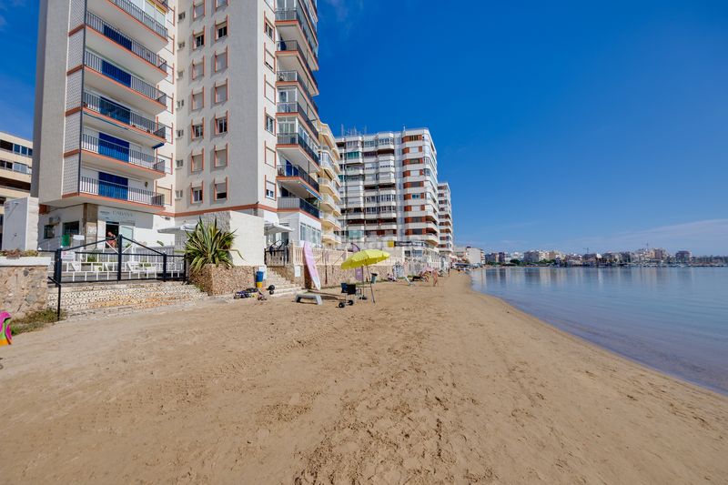 Foto eb8dd732-316d-4df8-926d-b92a43dec79b. Pis amb aparcament a El Acequión Torrevieja