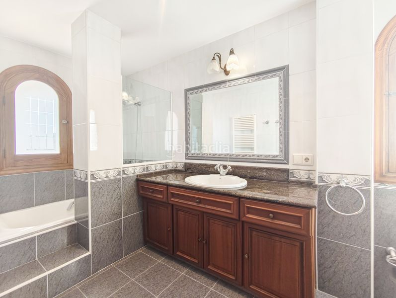 Foto 85c5e731-95bc-4524-bec4-c453a8800954. Casa aparellada amb calefacció aparcament piscina a Marratxí