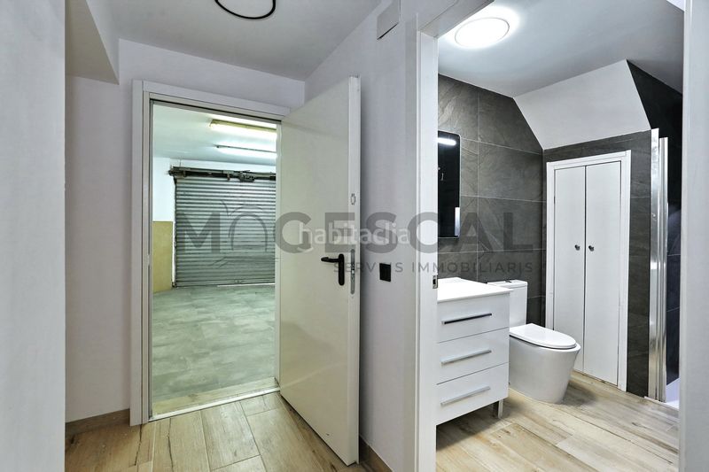 Foto df0d0f38-e2d7-40eb-a2a4-f5d67b414a1f. Planta baixa amb calefacció aparcament a Caldes de Montbui