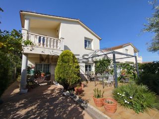 Casa adossada  Angel guimera