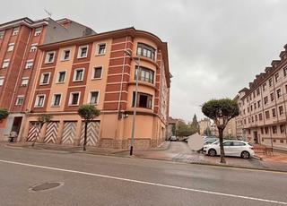 Flat  Calle degaña. Piso con garaje en venta
