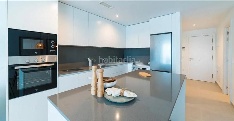 Foto af6fd2c5-3146-445a-b853-53122a79dbe5. Piso en calle aruba 2 piso moderno y minimalista en Cancelada, en Estepona